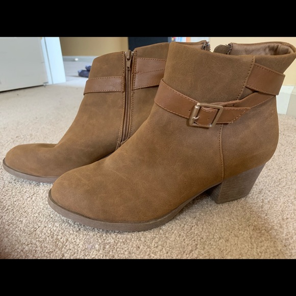 Dexter Shoes - Dexter women’s booties size 9